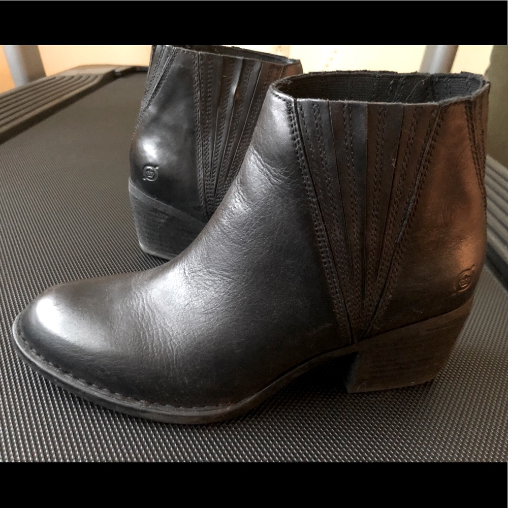 Black Born boots size 9